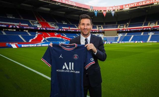 开云下载-梅西巴黎生涯回顾：两年夺得3冠军，停赛风波致离队