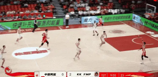 开云线上入口-炸裂！中国男篮完成防守反击，廖三宁助攻徐昕完成双手暴扣
